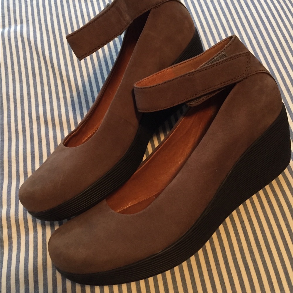 Clark’s heeled sandal